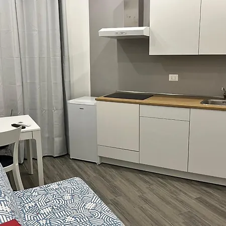 White 2 Apartment *
